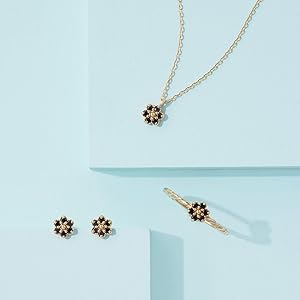 【NOJESS】 未使用 k10 フラワー ブラックダイヤモンド ピアス NOJESS】 未使用 k10 フラワー ブラックダイヤモンド ピアス